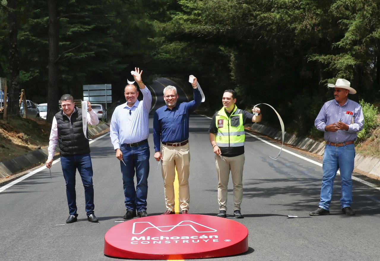 Inaugura Bedolla rehabilitación de la carretera Madero-Tacámbaro; se impulsa el desarrollo agrícola.