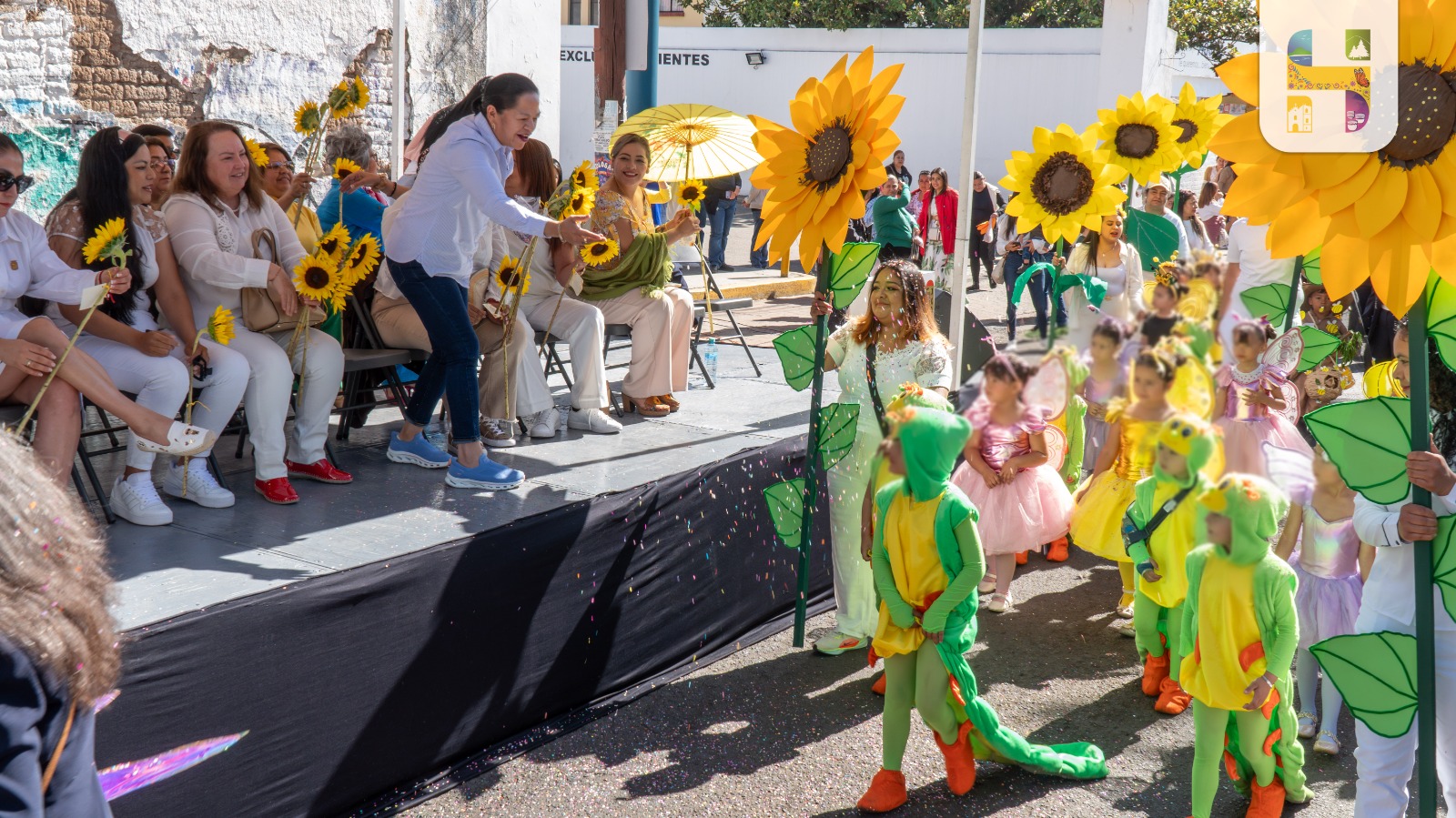 Ciudad Hidalgo recibe la primavera 2026 con tradicional desfile escolar lleno de color y participación ciudadana.