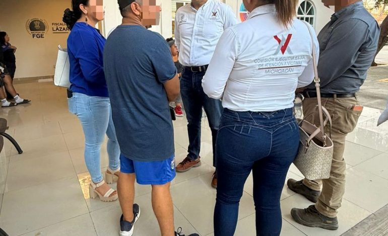 Gobierno del Estado brinda atención directa a familiares de maestras víctimas en Lázaro Cárdenas