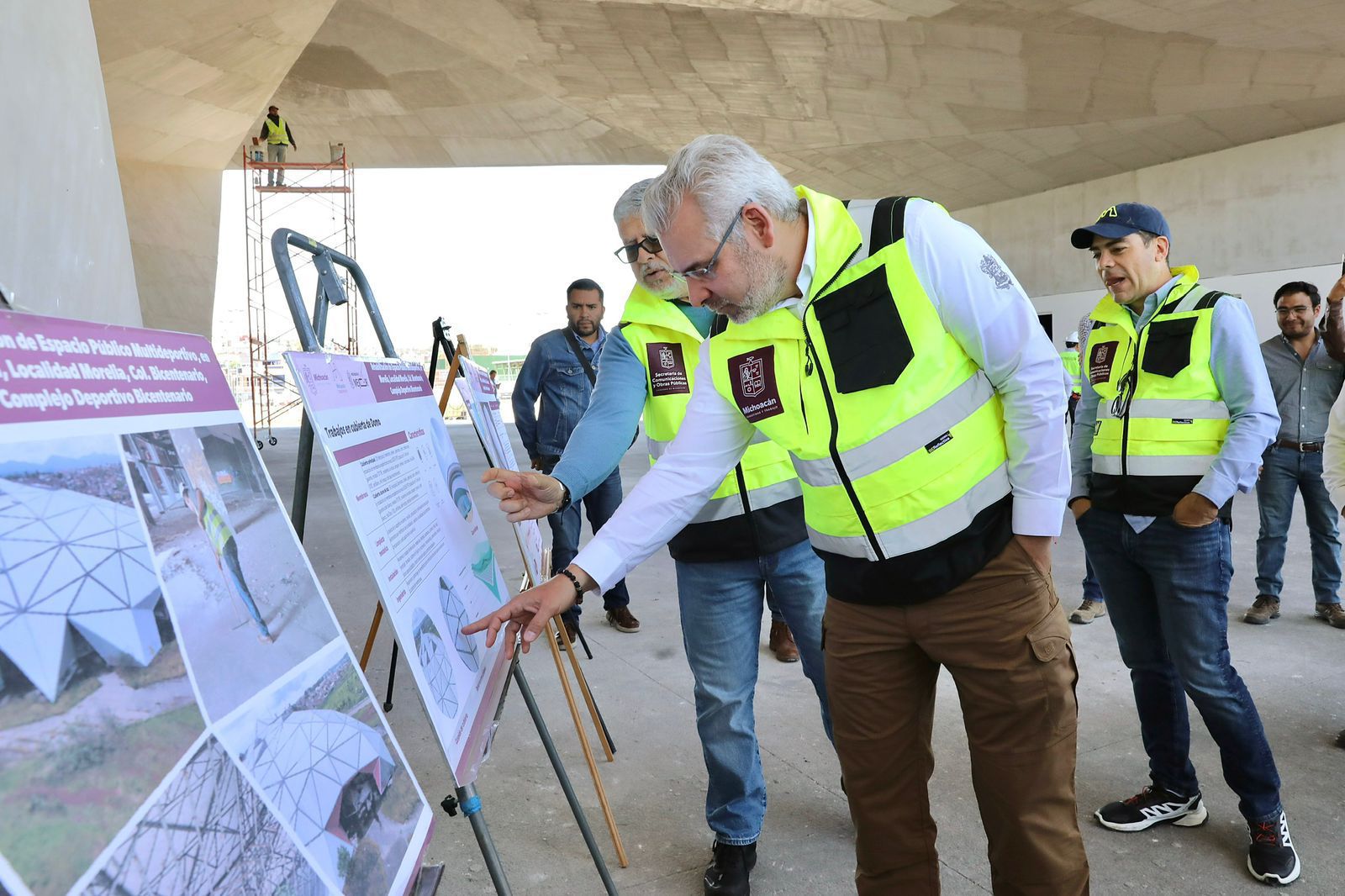 Bedolla revisa etapa final del rescate del Complejo Bicentenario, en Morelia.