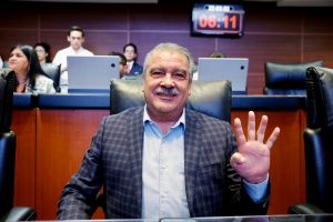 Morón firme, gana careo por la gubernatura de Michoacán: CE Research.