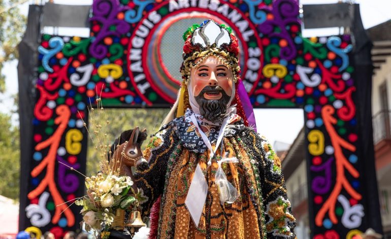 Música, color y tradición: Así se vivió el espectacular desfile del Tianguis Domingo de Ramos.