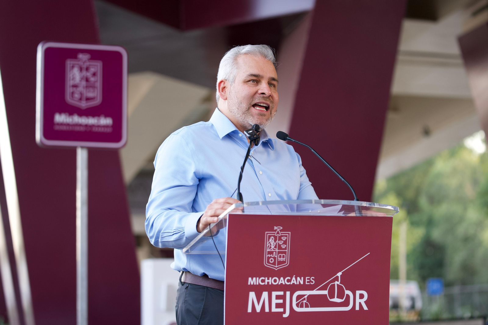 Bedolla cumple y entrega al pueblo de Uruapan el puente vehicular Carlos Manzo.
