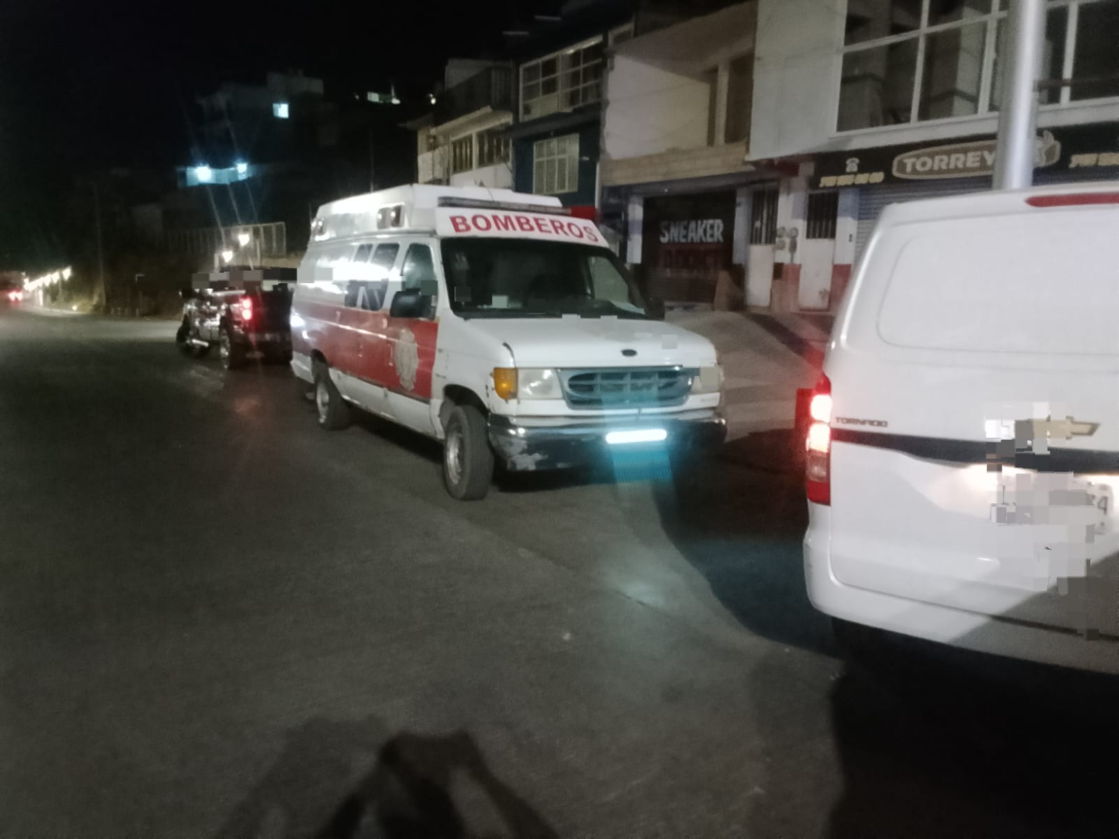 Accidente vehicular en Avenida Revolución Sur de Zitácuaro deja un lesionado leve.