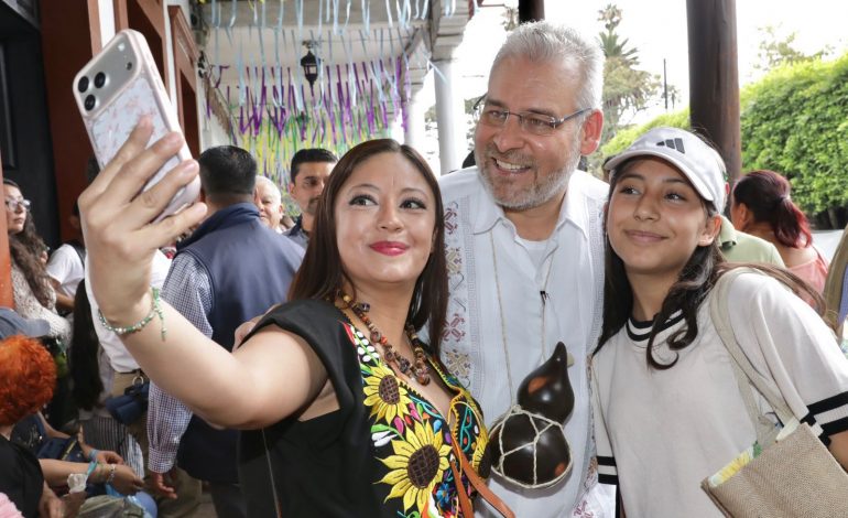 Uruapan al 100% en ocupación hotelera durante el Tianguis Artesanal de Domingo de Ramos: Bedolla.