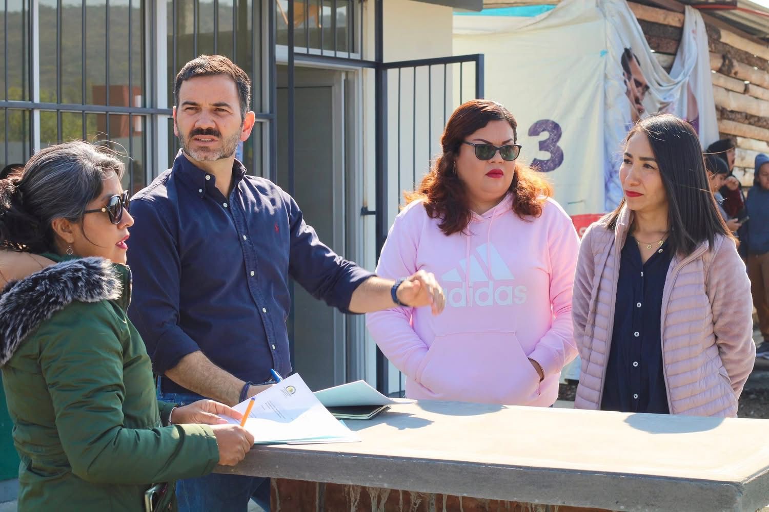 Yankel Benítez Silva se reúne con la comunidad del Telebachillerato en Cotzurio, Tenencia de Chiquimitío