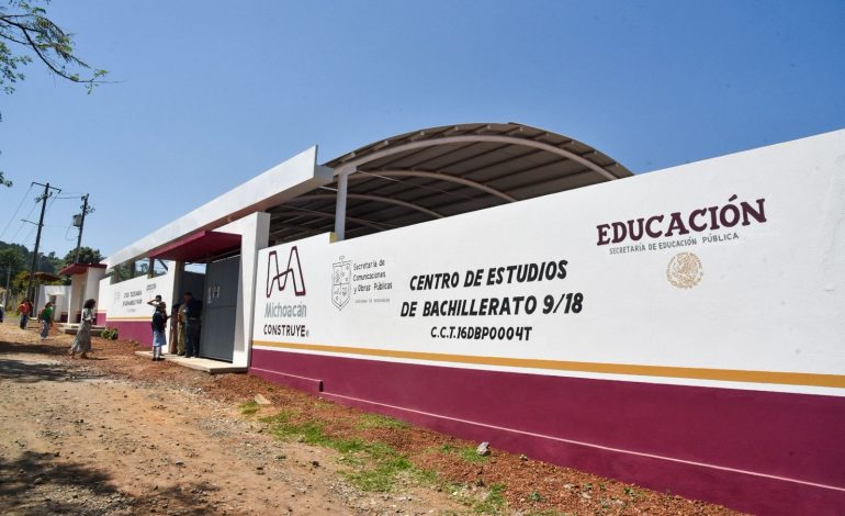 Telesecundaria de Uruapan se suma a la estrategia de reconversión educativa: Rogelio Zarazúa