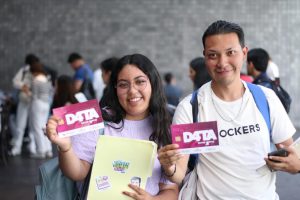 Continúa entrega de chips D4TA en escuelas y centros de distribución