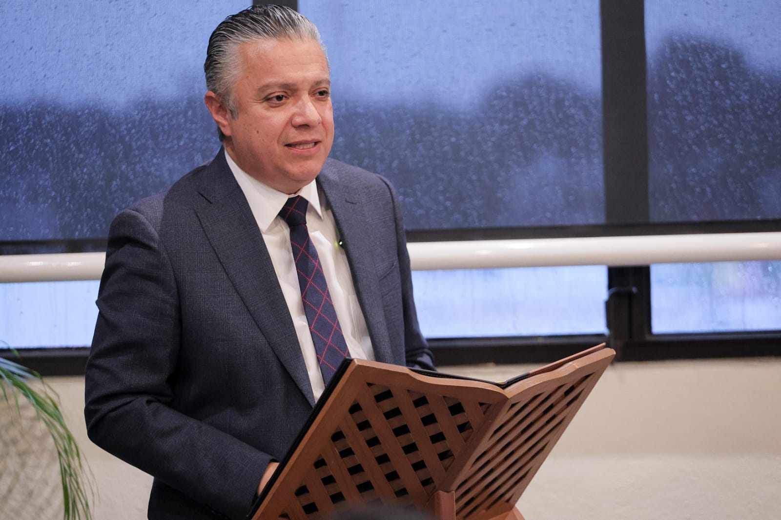 En vacaciones paga tu refrendo vehicular en línea: Luis Navarro