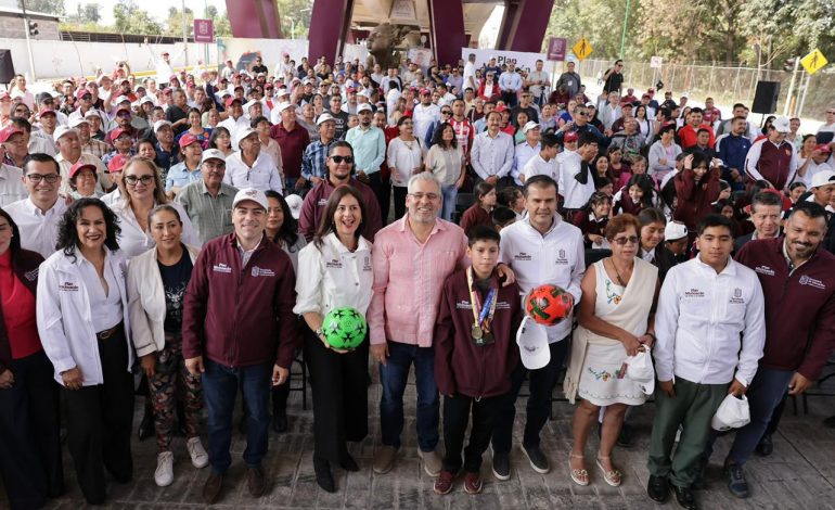 Arranca Bedolla en Uruapan entrega de material deportivo para más de 234 mil estudiantes