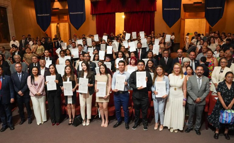 UMSNH BRILLA POR LA EXCELENCIA ACADÉMICA DE NICOLAITAS RECONOCIDOS POR CENEVAL