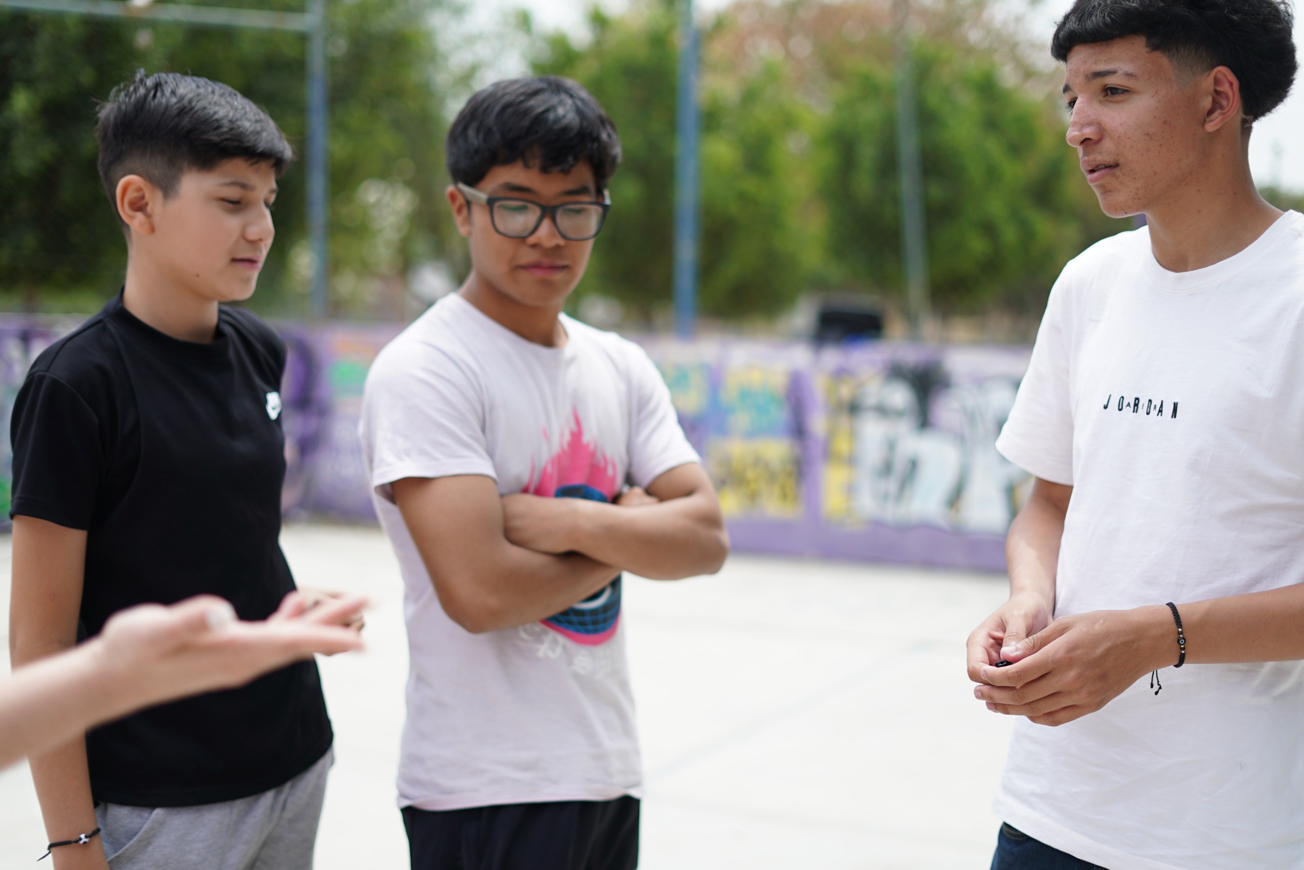 Escuchar es cuidar: La clave para proteger la salud mental de las y los adolescentes