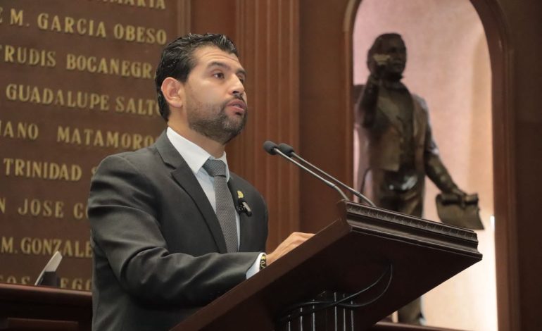 Propone Octavio Ocampo cárcel para el “halconeo digital” y el espionaje con cámaras ilegales en Michoacán