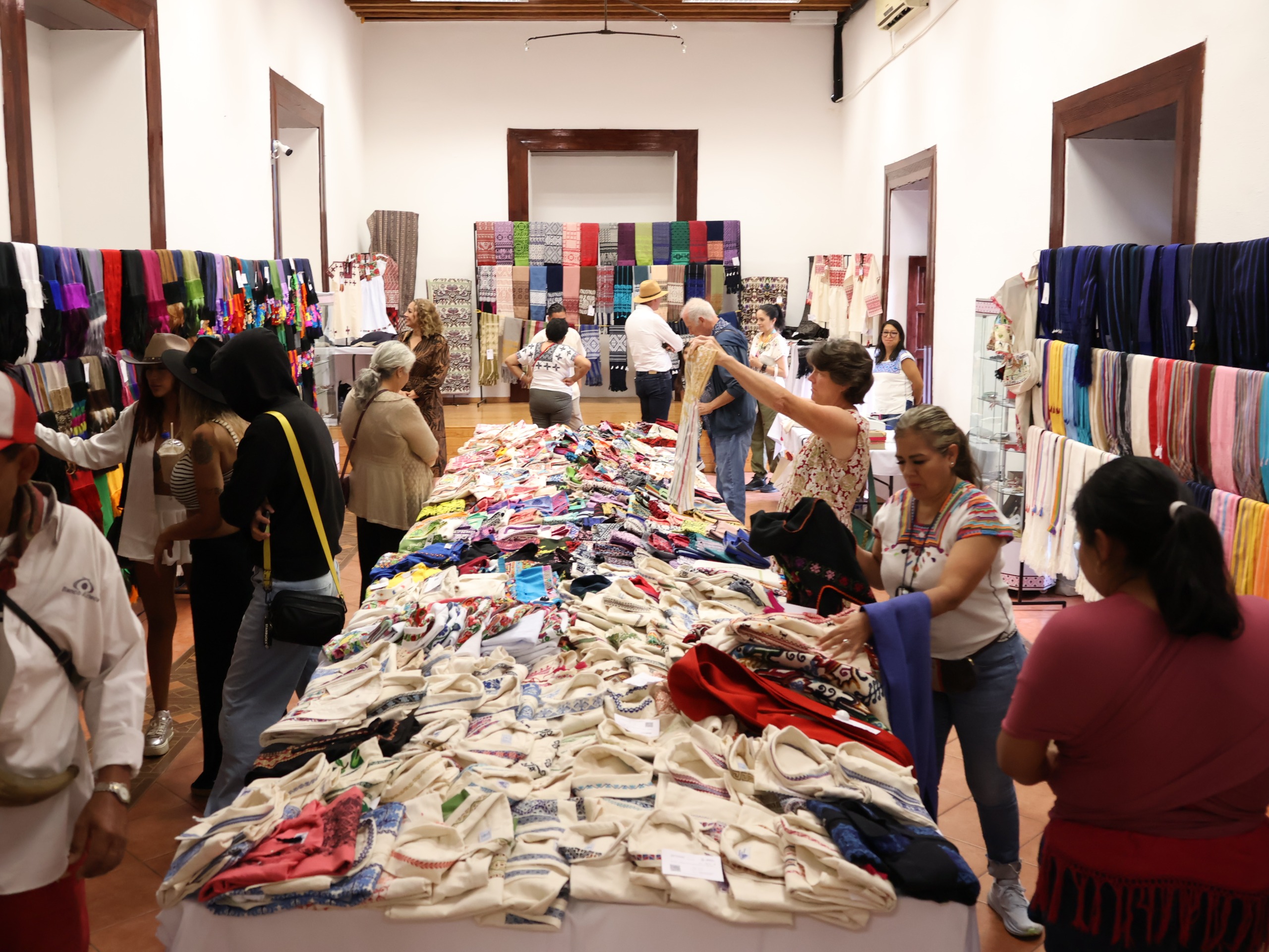 Ventas en el Concurso Estatal de Artesanías en Uruapan superan los 4.4 mdp