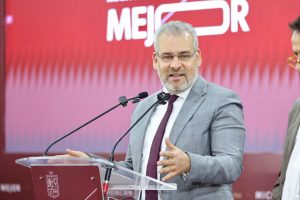 Inicia entrega gratuita de tarjetas para el teleférico de Uruapan: Bedolla