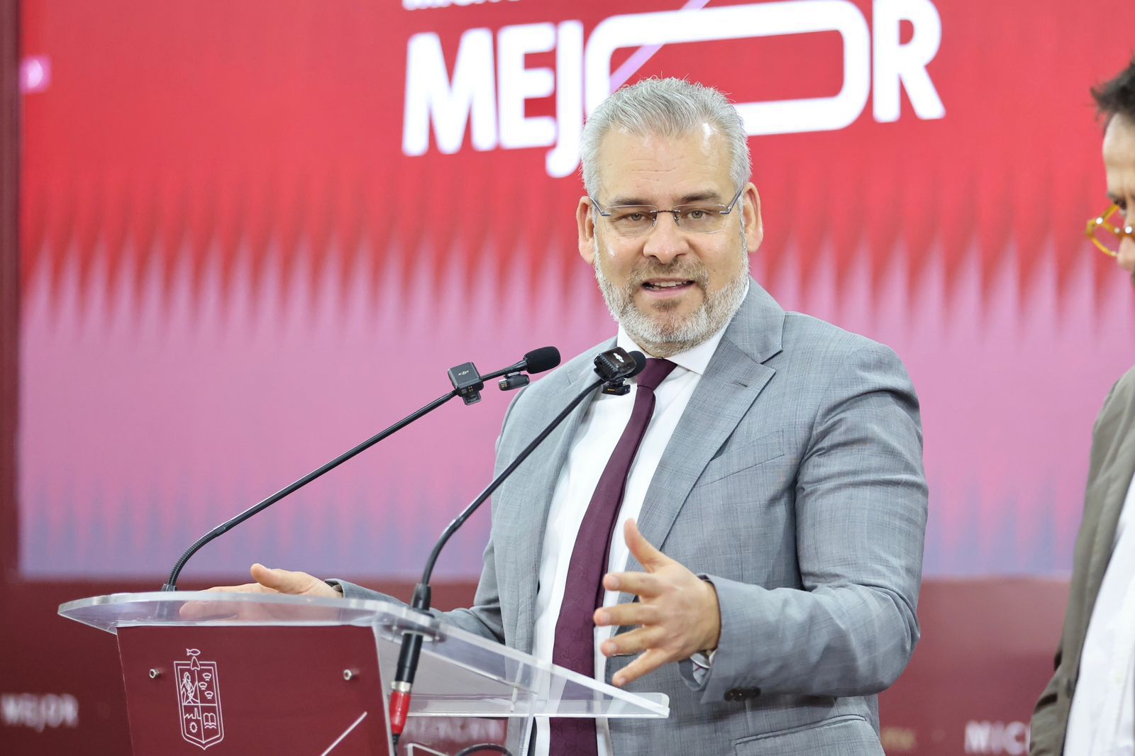 Inicia entrega gratuita de tarjetas para el teleférico de Uruapan: Bedolla