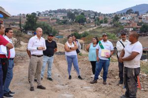 *Vecinos de El Durazno son atendidos por Adolfo Torres *