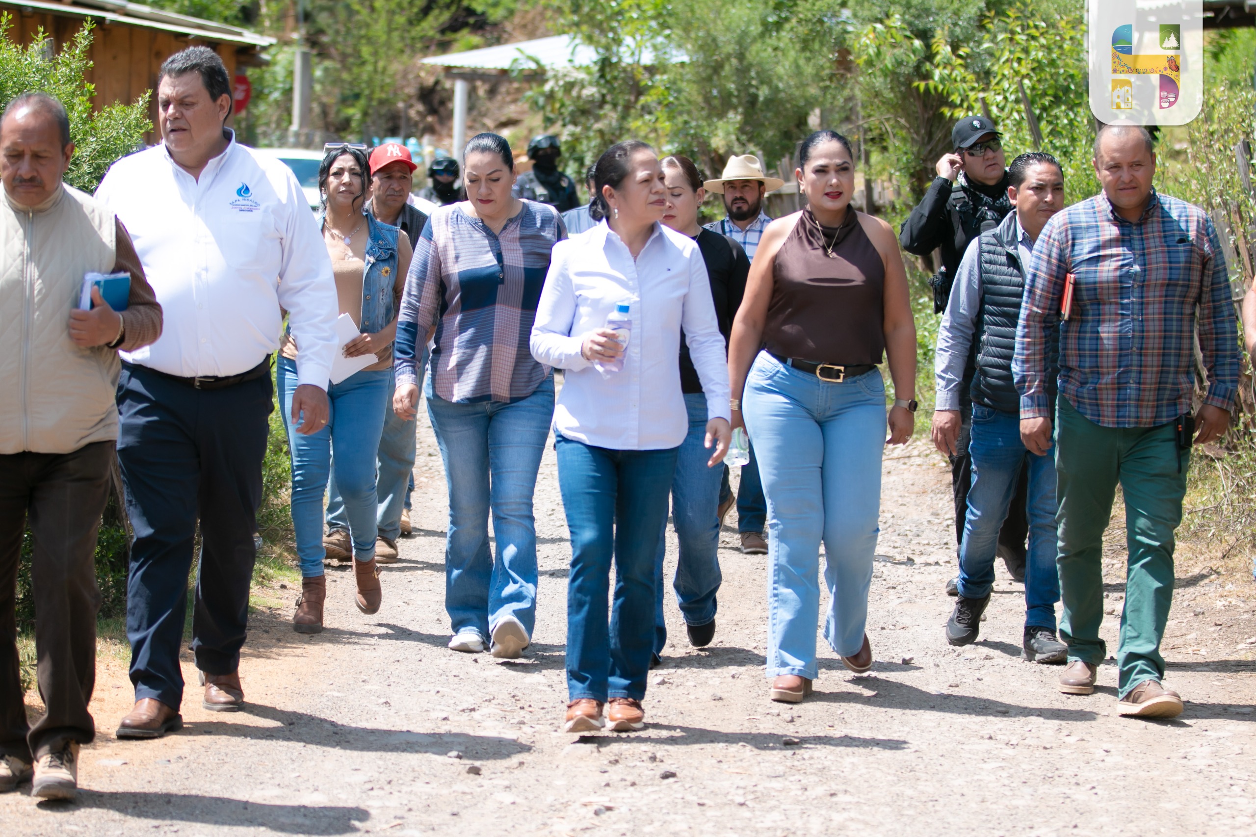 Jeovana Alcántar realizó una intensa gira de trabajo por la localidad de Mata de Pinos
