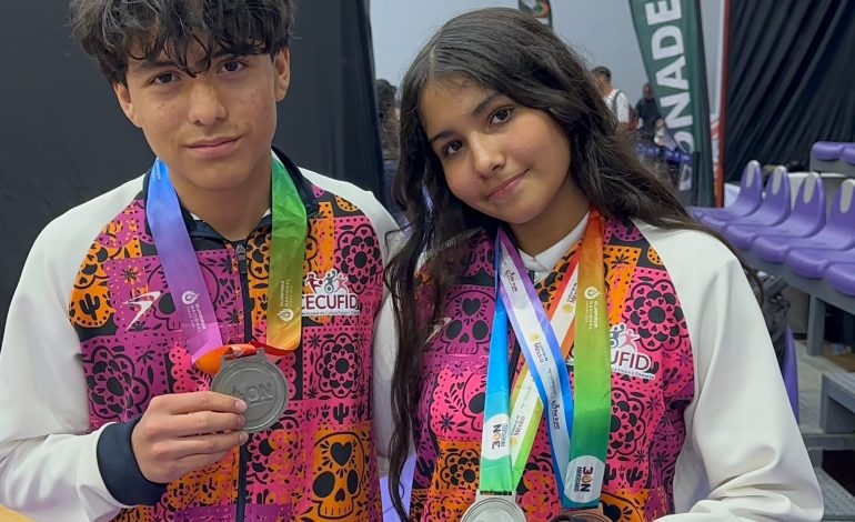 Podio doble para Michoacán: obtienen plata y bronce en bádminton