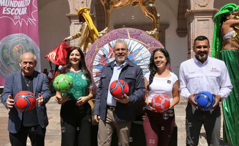 Bedolla inaugura en el Clavijero la exposición “La pasión nos une” para inspirar a la niñez michoacana