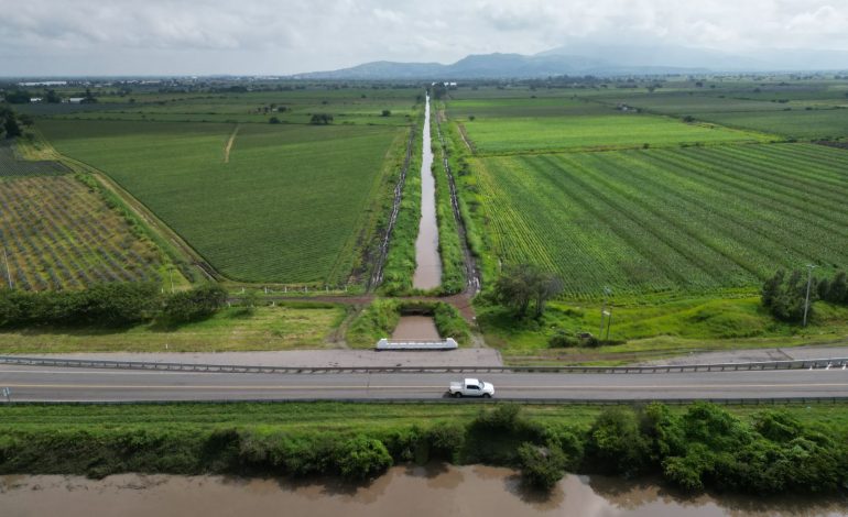 Conagua Michoacán realiza labores de limpieza en distritos de riego de la entidad