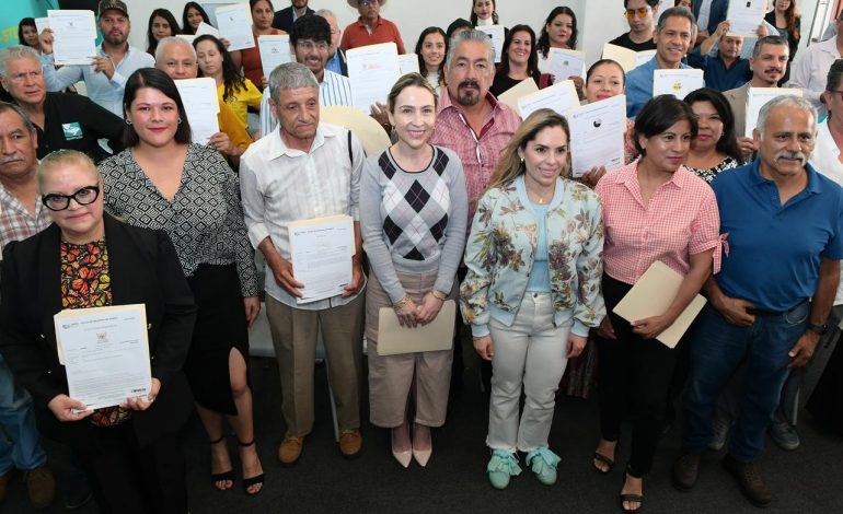 Sedeco fortalece negocios de Zitácuaro con la entrega de 40 registros de marca