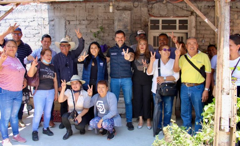 Yankel Benítez instala Comité de Obra en Lomas de La Aldea