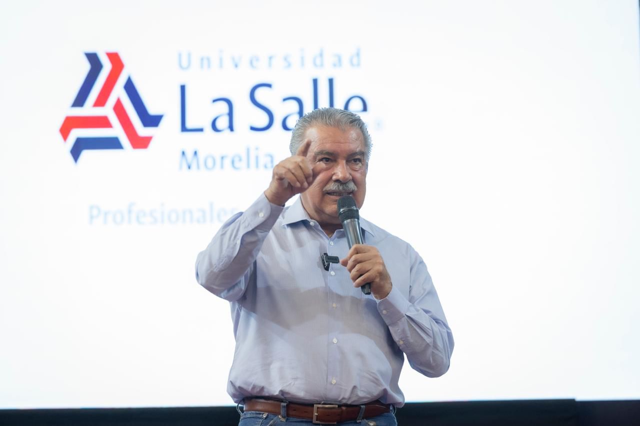 Acceso a becas y fortalecimiento de programas de estudio, compromisos de Morón con universitarios