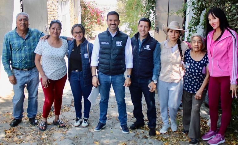 Yankel Benítez Silva supervisa obra con vecinos de Tenencia Morelos
