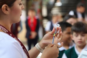 El mejor regalo para la niñez es protegerlos de enfermedades con vacunación: SSM