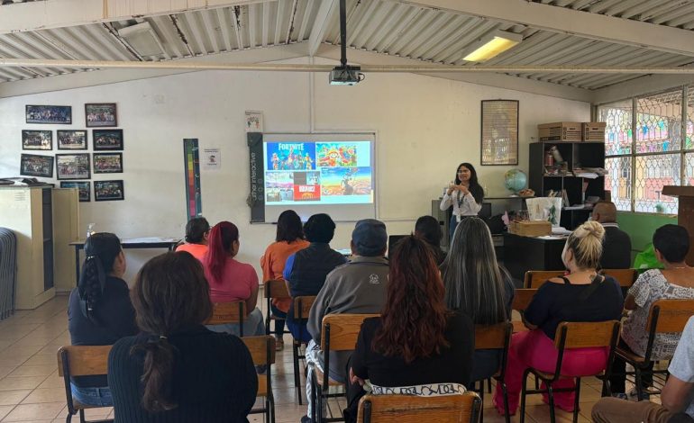 FGE promueve el uso responsable de redes sociales con madres y padres de familia en Morelia