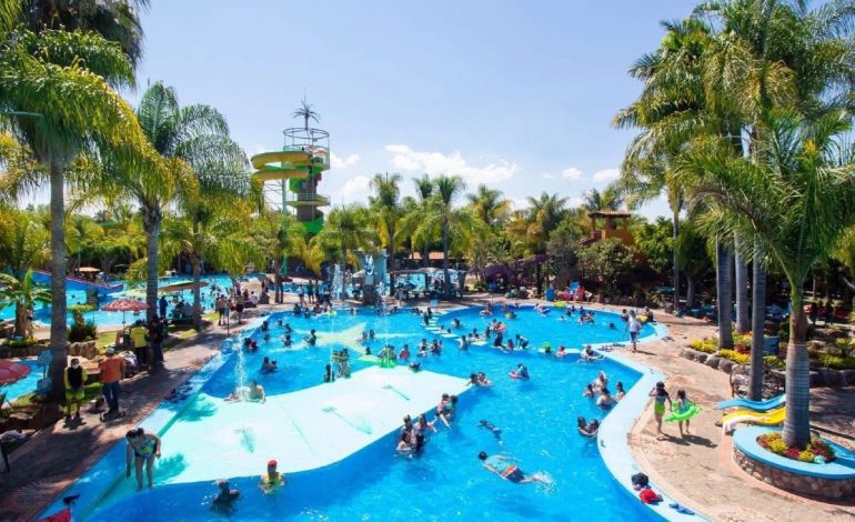 Michoacán invita a refrescarse en sus más de 400 balnearios y playas