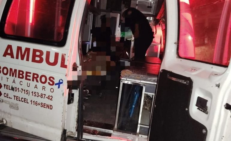 Joven de 22 años herido de bala en carretera Zitácuaro–Tuzantla.