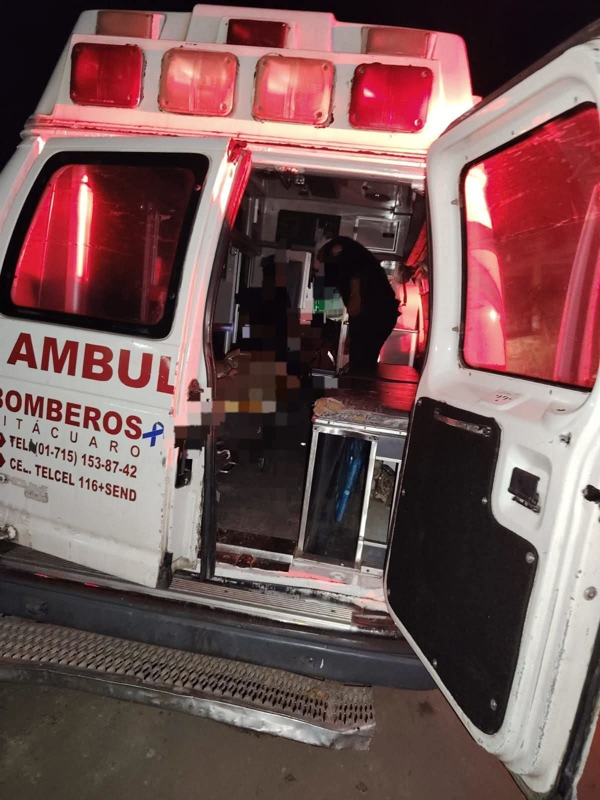 Joven de 22 años herido de bala en carretera Zitácuaro–Tuzantla.