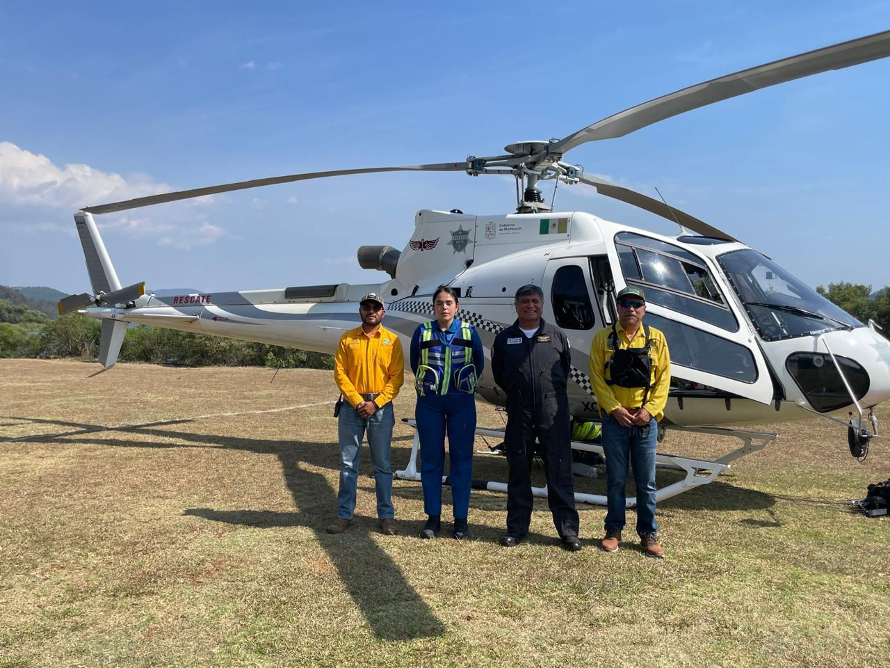 Atiende Gobierno de Michoacán incendio forestal en Salvador Escalante.