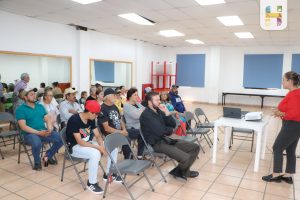 Impulso al emprendimiento local: Capacitan a ciudadanos de Ciudad Hidalgo en manejo de pollitas ponedoras y de engorda