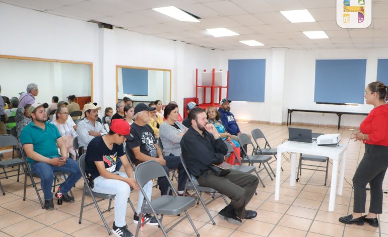 Impulso al emprendimiento local: Capacitan a ciudadanos de Ciudad Hidalgo en manejo de pollitas ponedoras y de engorda