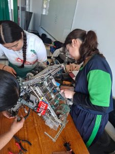 Jóvenes del Cecytem llevarán su talento al Mundial de Robótica en EE.UU.
