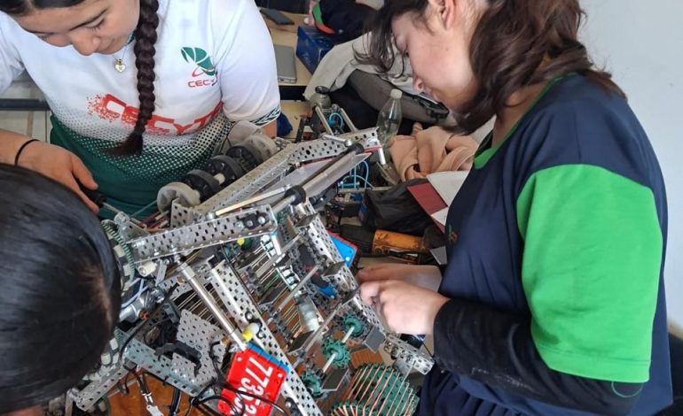 Jóvenes del Cecytem llevarán su talento al Mundial de Robótica en EE.UU.