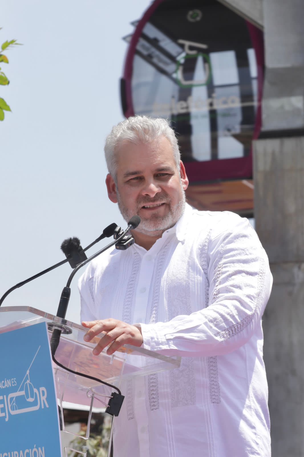 Uruapan vuela alto; inaugura Bedolla el primer teleférico de Michoacán.