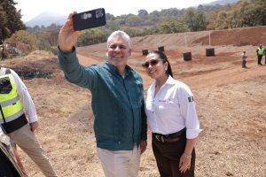 Inaugura Bedolla centro de residuos en Ario; fuente ingresos para municipio y recolectores.