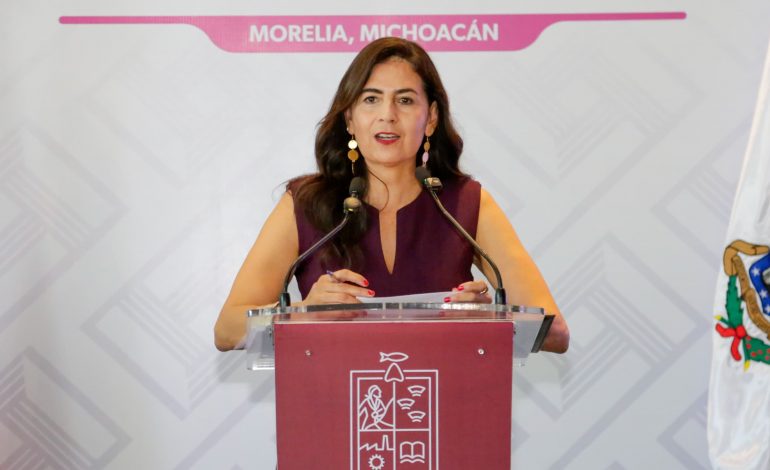 Hacemos un llamado a cuidar el consumo digital de las y los alumnos: Gabriela Molina.