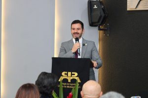 Yankel Benítez reconoce a ingenieros en 64 aniversario de su Colegio en Michoacán.<br>