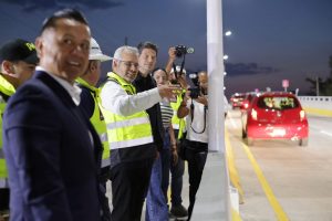 ¡Adiós al tráfico! Bedolla abre carriles superiores del puente Independencia.<br>