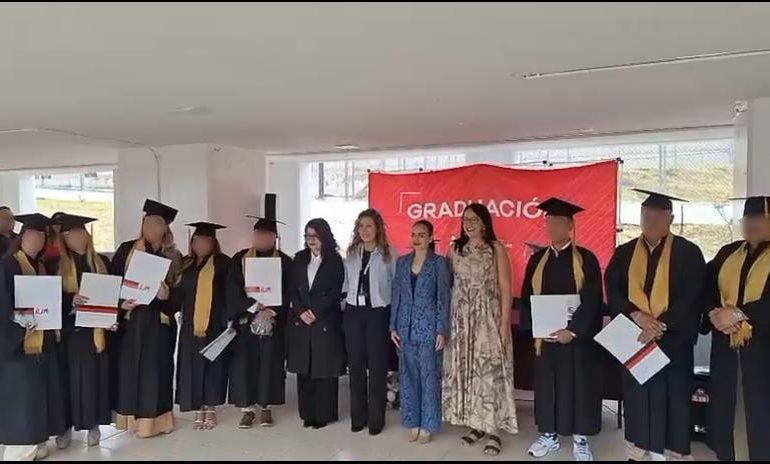 Sistema Penitenciario entrega cartas de pasante a 10 internos egresados de licenciatura