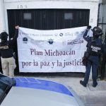 Durante cateo realizado en Villas del Real, FGE asegura droga e instrumentos para su distribución; hay un detenido