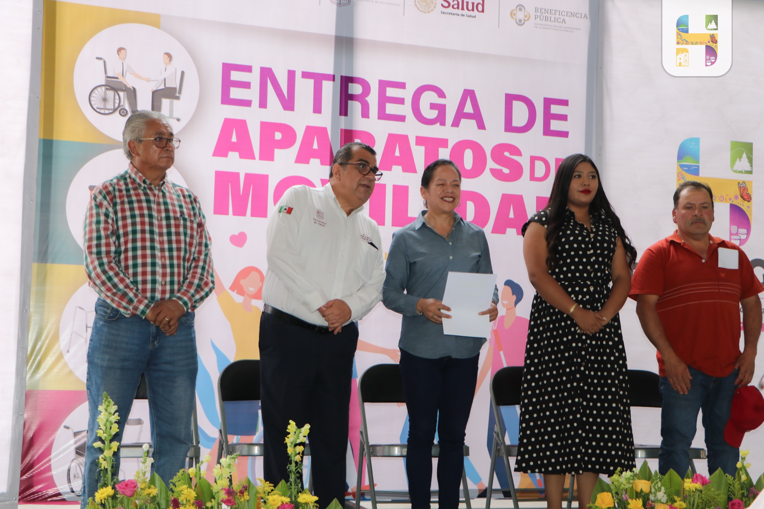 Jeovana Alcántar encabezó la entrega de más de 111 Aparatos de Movilidad