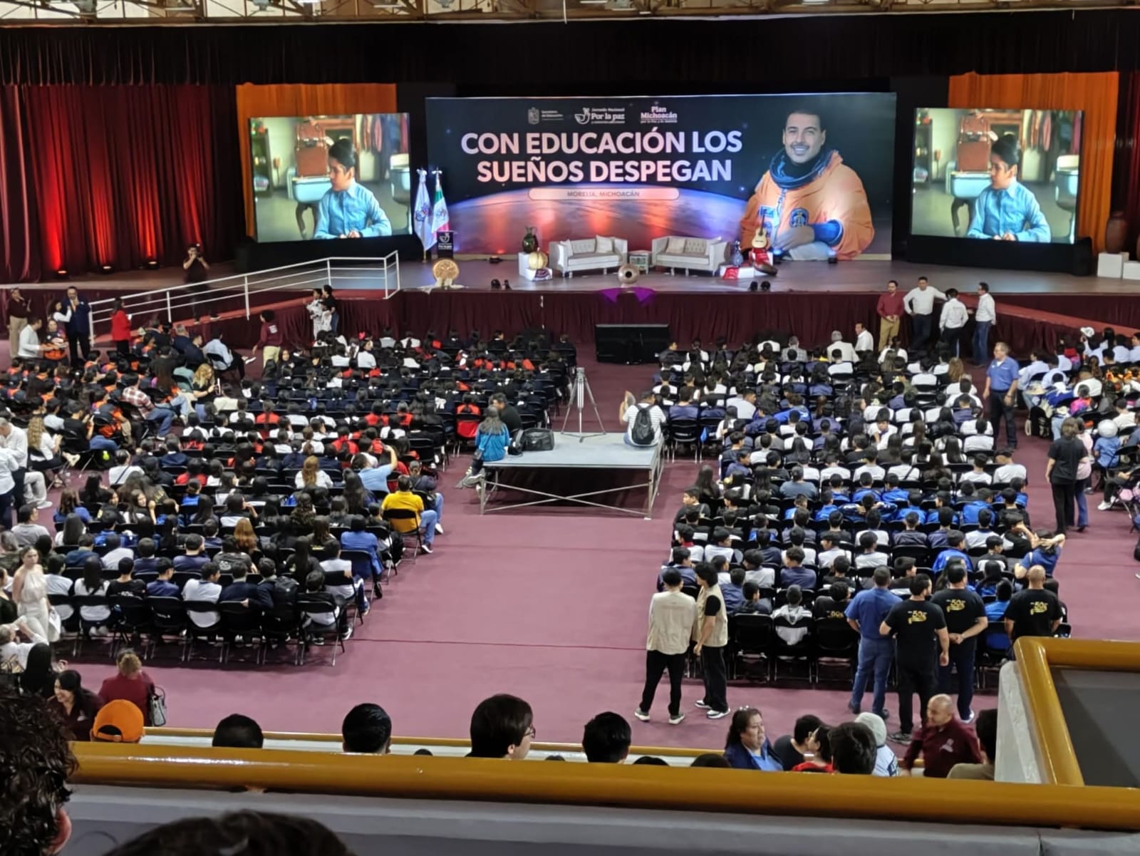 Con mensaje del astronauta José Hernández, estudiantes del Cecytem se inspiran a alcanzar sus metas