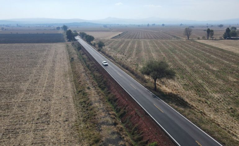 Michoacán fortalece conectividad en el Bajío con rehabilitación carretera en Penjamillo