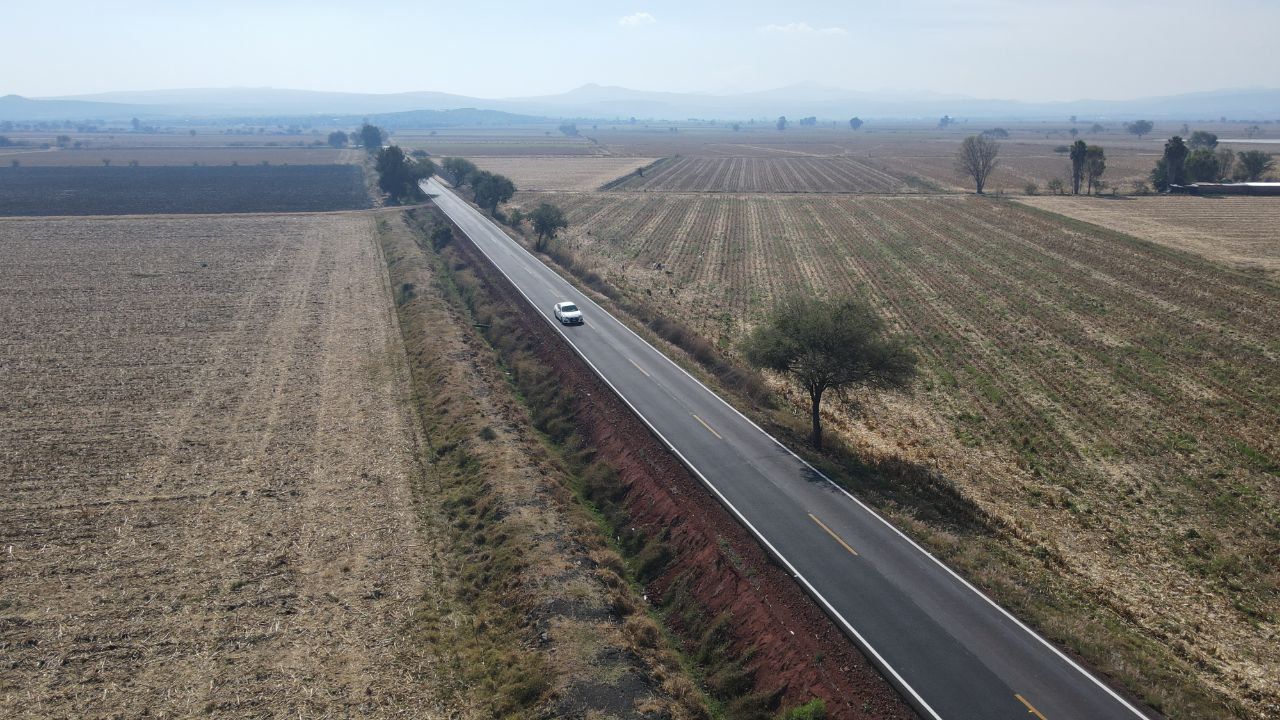 Michoacán fortalece conectividad en el Bajío con rehabilitación carretera en Penjamillo